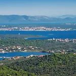 2 Bedroom Amazing In Tkon