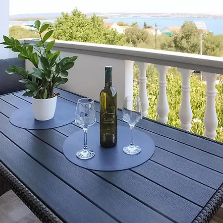דירה 2 Bedroom Nice Apartment In Tkon