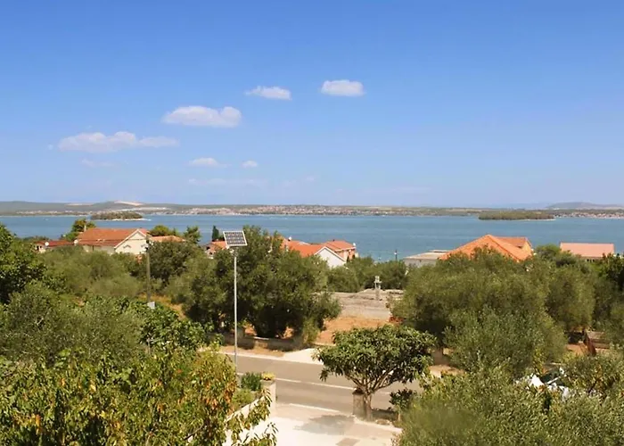 2 Bedroom Amazing In Apartment Tkon